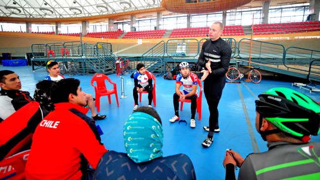 Ex ciclista británico: En Chile hay una gran materia prima, solo se debe ordenar el trabajo