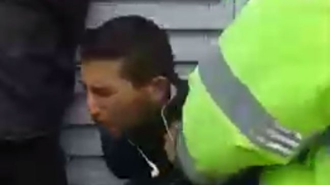 Mujer se vengó de ladrón con una dolorosa patada baja