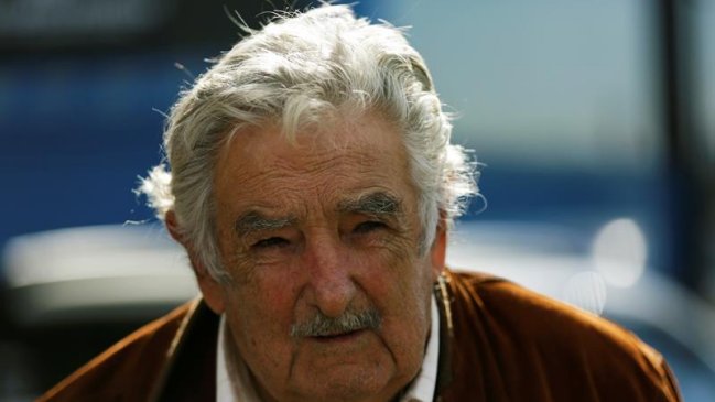 Mujica propuso batirse a duelo con críticos: 