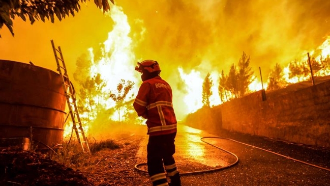 Portugal lucha por controlar el incendio más mortífero de su historia