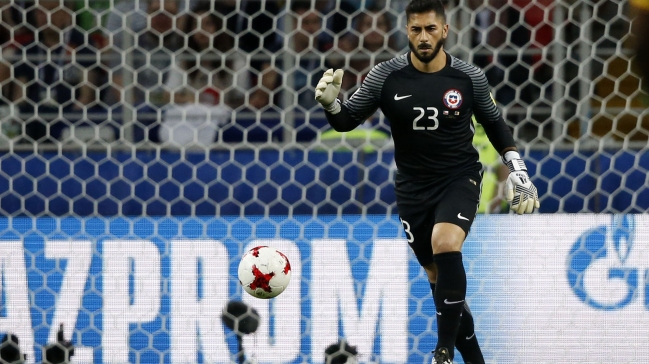 Johnny Herrera: Con Claudio somos rivales desde chicos y es un amigo