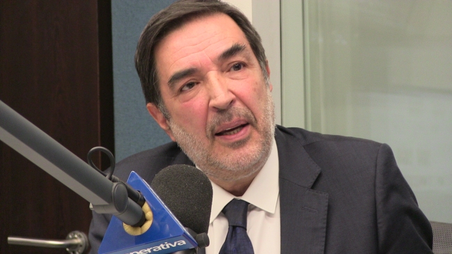 Santamaría: Para resolver problema de raíz, el cambio de domicilio debe radicarse en Servel