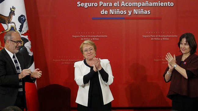 Bachelet presentó proyecto que concede licencia para cuidar a hijos enfermos graves