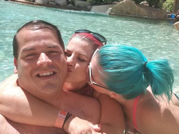 Pareja estadounidense unió a una mujer a su matrimonio