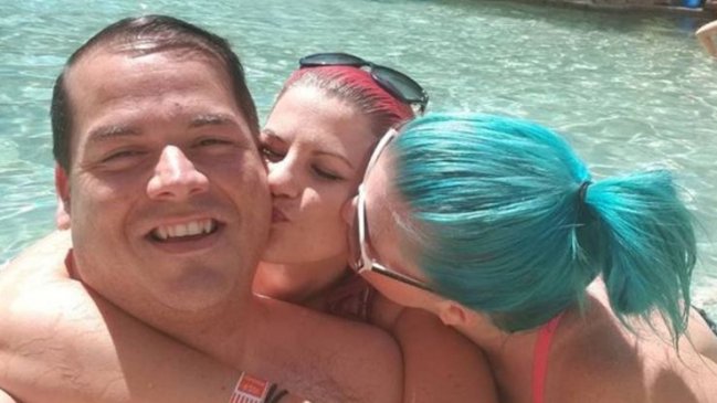 Pareja estadounidense unió a una mujer a su matrimonio