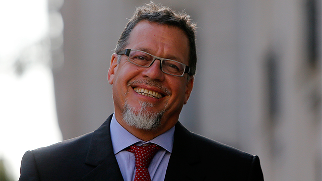 Senador Lagos Weber evoluciona satisfactoriamente tras su infarto