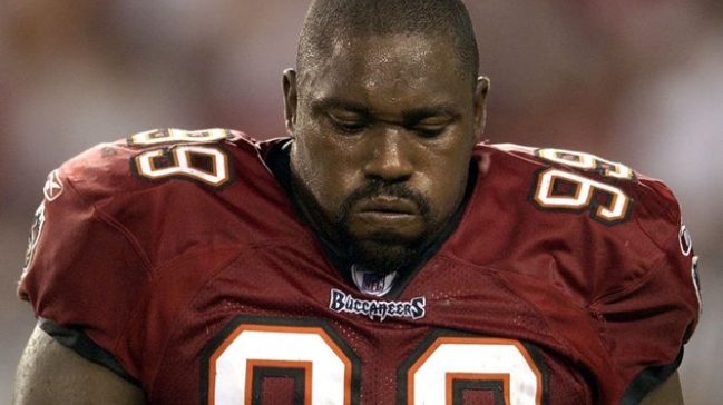 Ex jugador de la NFL donará su cerebro cuando muera para investigación de golpes