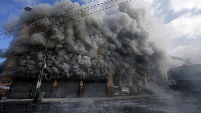 Arresto domiciliario para imputado por fatal incendio en Valparaíso del 21 de mayo de 2016