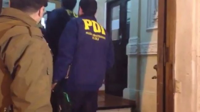 Carabinero herido tras recibir impacto de bala al interior de comisaría en Santiago