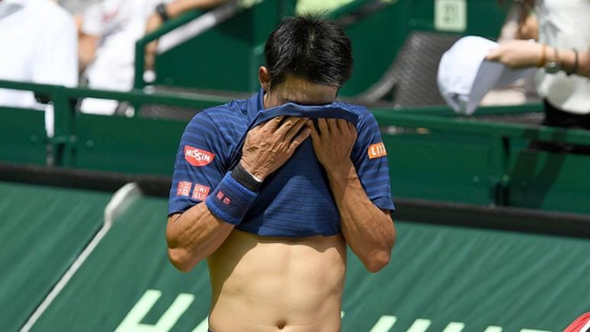 Kei Nishikori volvió a retirarse en Halle por problemas físicos