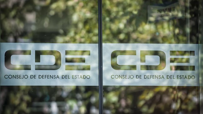 CDE se querelló contra funcionaria del Sename que gastó 40 millones en apuestas