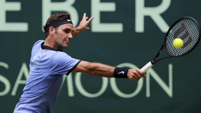 Roger Federer mantuvo el nivel en Halle para entrar a cuartos de final