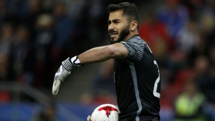 Johnny Herrera intercambió camisetas con Marc-Andre Ter Stegen tras el partido