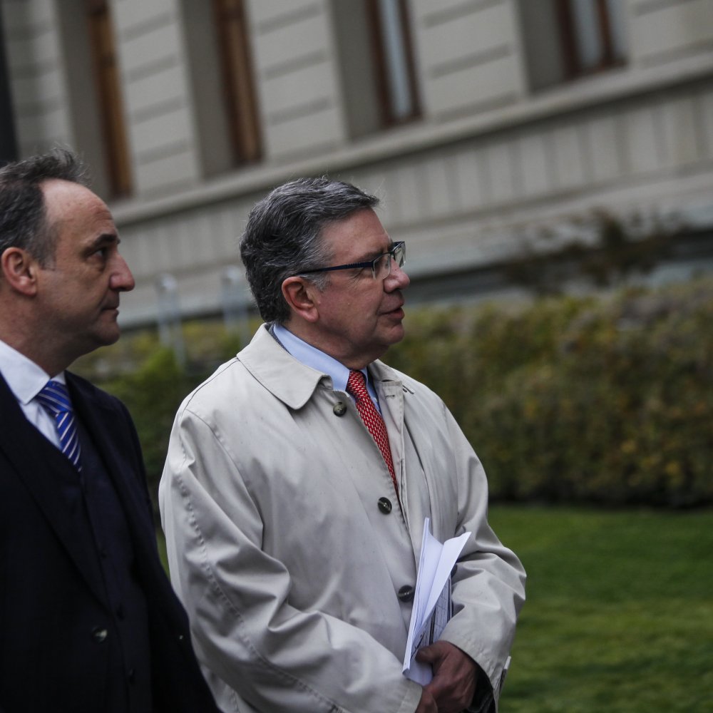 Lavín presentó demanda contra Enel por perjuicios a vecinos durante extenso corte