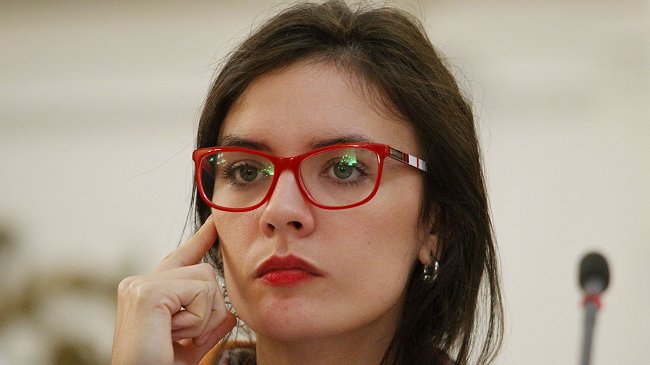 Camila Vallejo negó haber aludido al pololeo del senador Araya con la ex ministra Blanco