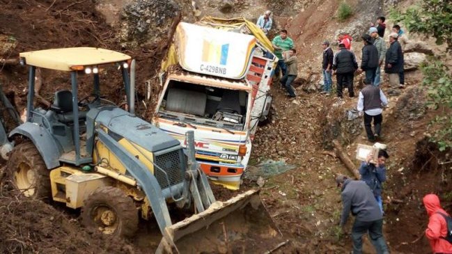 Deslizamiento de tierra dejó al menos cien personas enterradas en China