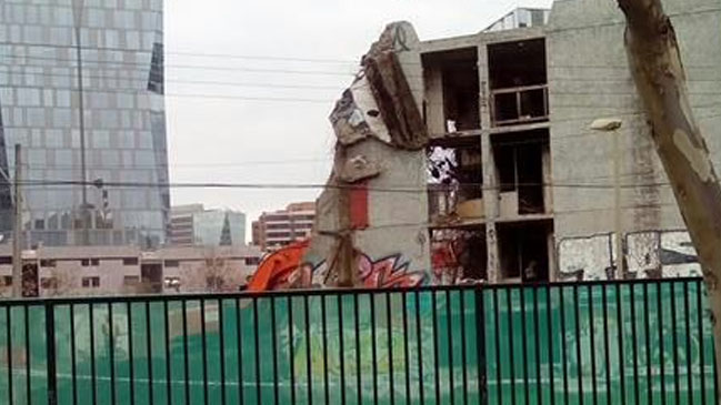 Vecinos de Las Condes denunciaron demolición ilegal de Villa San Luis