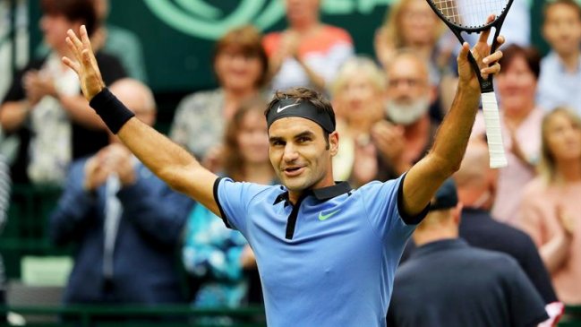 Roger Federer logró su noveno título de campeón en el ATP 500 de Halle
