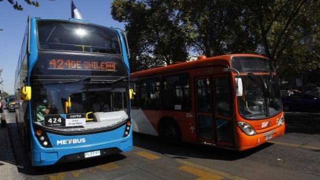 Choque entre tres buses del Transantiago dejó dos choferes y dos pasajeros heridos