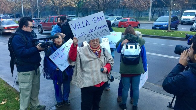 Vecinos de Villa San Luis de Las Condes vuelven a protestar por demolición