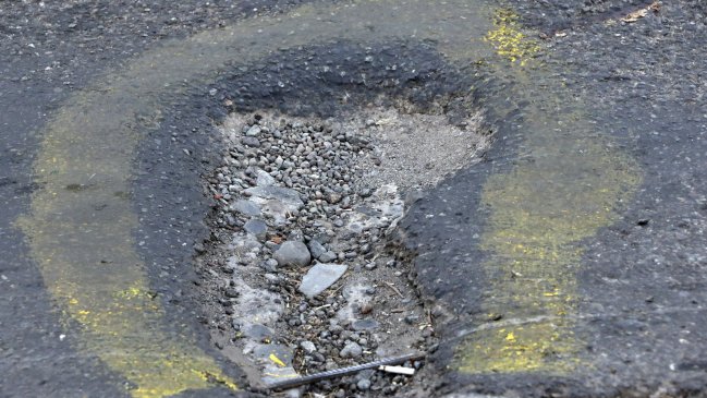 Comenzó licitación para reparar el dañado corredor del Transantiago de Avenida Grecia