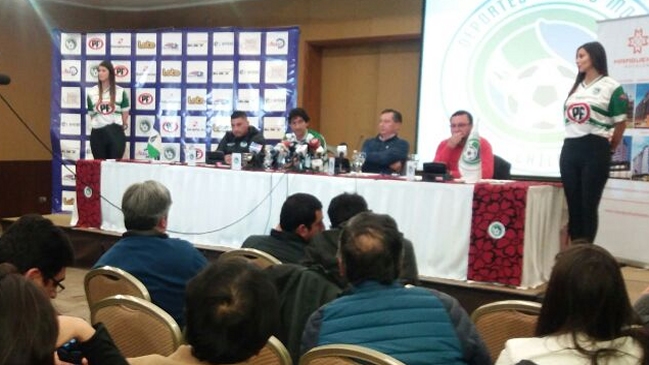 Sebastián Abreu fue presentado en Puerto Montt: La Primera B chilena es mejor que la uruguaya