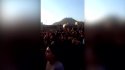 Hinchas entonaron el himno nacional en Plaza Italia tras el triunfo de Chile