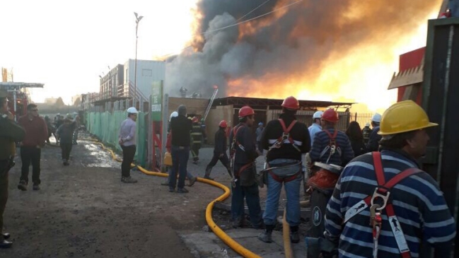 Incendio de gran magnitud moviliza a Bomberos en San Miguel