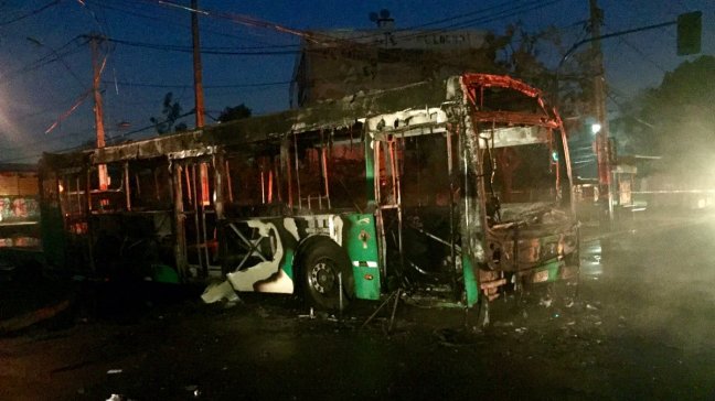 Sujetos quemaron bus del Transantiago 