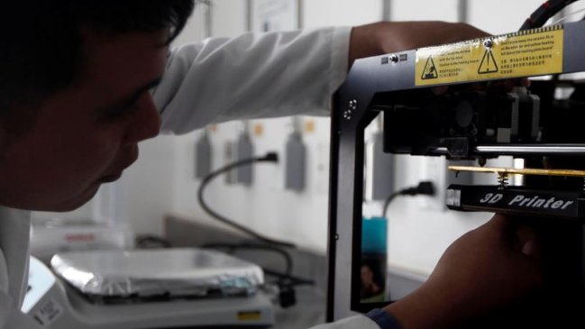 Estudiantes crearon material para regenerar huesos por impresión 3D