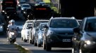 Estudio: Uno de cada tres automovilistas conduce usando el teléfono en Santiago