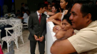 Polémica en México por muro que separó a familias que no pagaron cuota en graduación