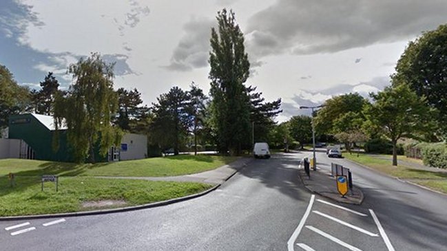 Inglaterra: Una joven muerta y seis heridos al ser embestidos por un vehículo