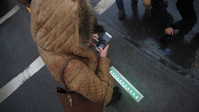 Inédita medida: Concepción instaló semáforos en el suelo para evitar accidentes de tránsito