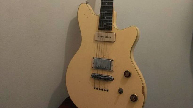 Guitarrista de Javiera Mena confirmó recuperación de su instrumento