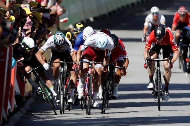 Peter Sagan fue descalificado del Tour por derribar a Cavendish