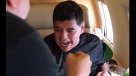 Diego Maradona mostró una particular manera de beber alcohol en un avión