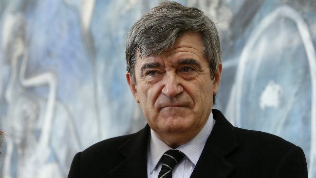 Camilo Escalona emplazó a Guillier a tener una actitud 