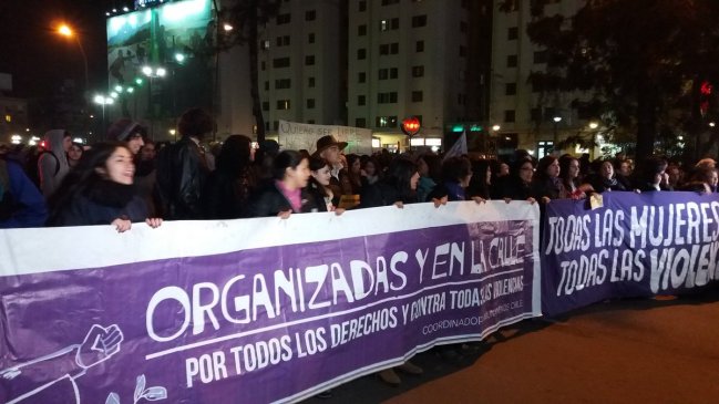 Miles de manifestantes marcharon contra la violencia de género
