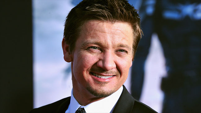 Jeremy Renner se quebró ambos brazos filmando la nueva 