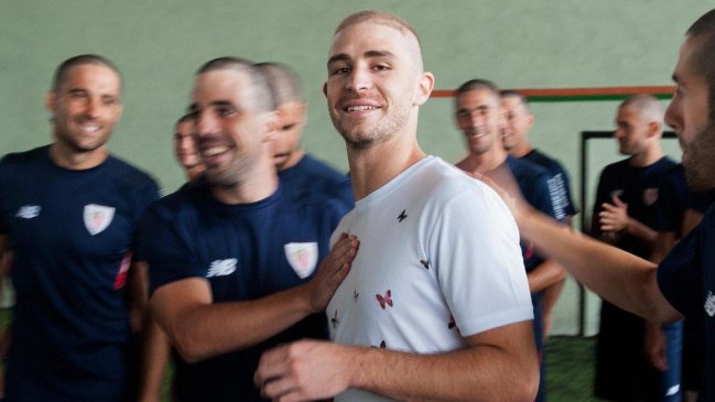 Los 27 jugadores del Atlethic de Bilbao se pelaron por solidaridad