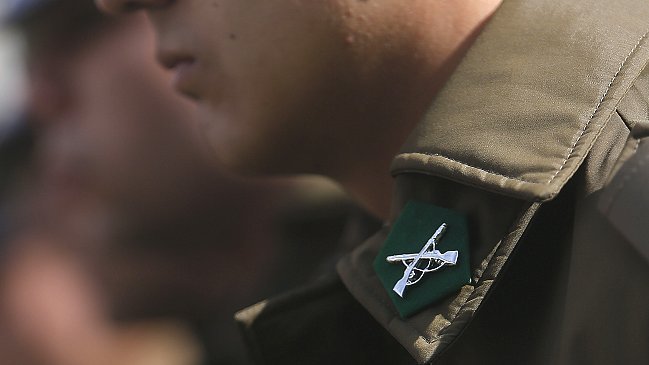 Gobierno informa que dos carabineros 