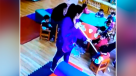 Funcionaria de jardín infantil le restregó un trapero sucio en la cara a un niño