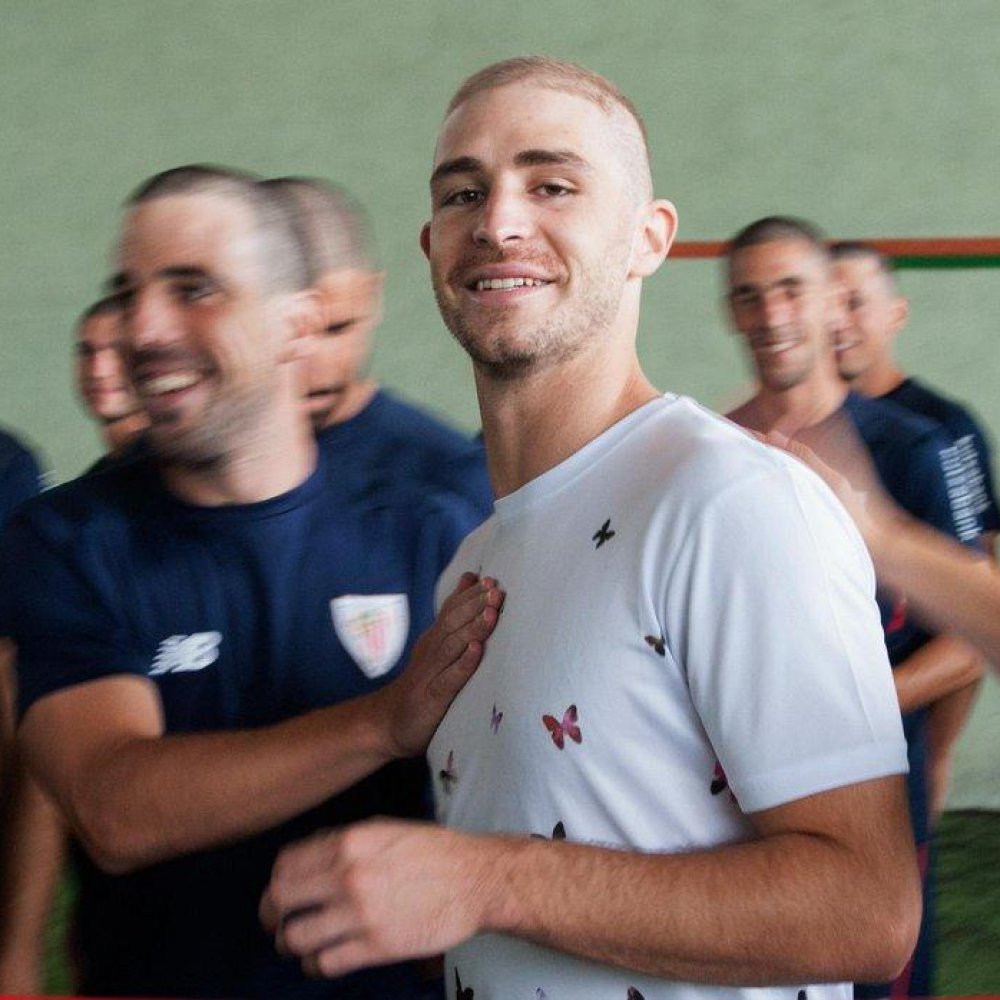 Los 27 jugadores del Atlethic de Bilbao se pelaron por solidaridad