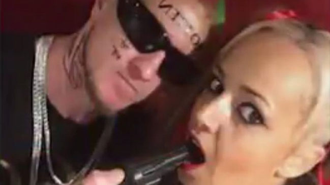 Disparan a pareja disfrazada de 