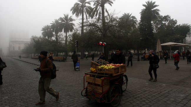 Neblina matinal contribuyó a mejorar condiciones ambientales en Santiago
