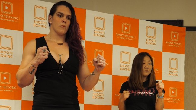 Una desigual pelea de artes marciales mixtas terminó sin ganadora por una brutal patada