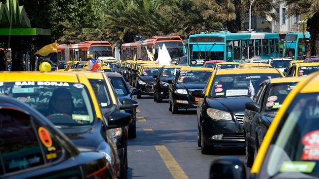 Taxistas llaman a paralización nacional para este lunes