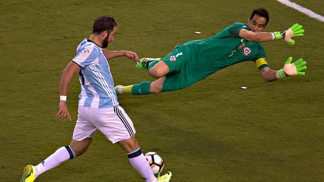 Batistuta criticó a Higuaín por las finales: 