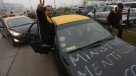 Taxistas del Aeropuerto de Santiago se sumaron a movilización contra Uber y Cabify
